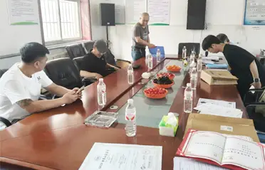 Clientes da Indústria de Batata Tongyou visitaram a fábrica para inspecionar a aletria de batata-doce e o amido de batata-doce.